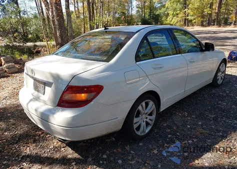 2008 Mercedes-Benz C 300 Luxury/Sport z USA, uszkodzony, nr VIN WDDGF54X48R039110